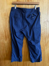 Load image into Gallery viewer, Size 10 Duluth Trading Navy Women's Capris
