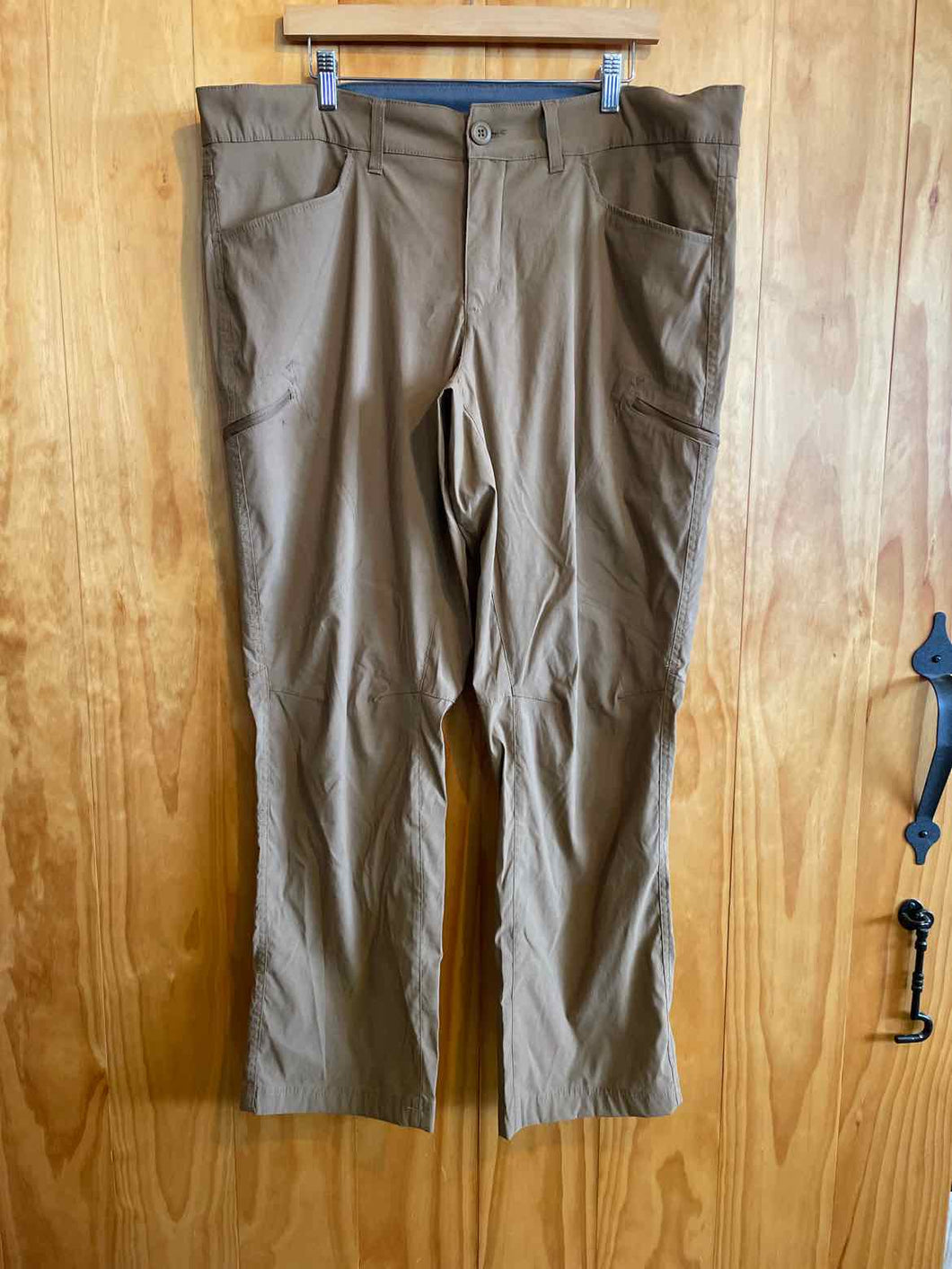 Size 38x32 Eddie Bauer Men's Pants