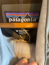 Load image into Gallery viewer, Size Medium Patagonia Men's Jacket
