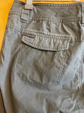 Load image into Gallery viewer, Size 10 Columbia Grey Women&#39;s Capris
