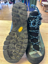 Load image into Gallery viewer, Women&#39;s Shoe Size 7.5 La Sportiva Teal Hiking Boots

