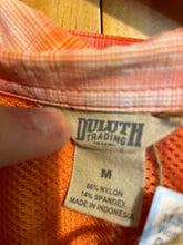 Load image into Gallery viewer, Size M Duluth Trading Salmon Women&#39;s Flannel
