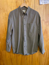 Load image into Gallery viewer, Size M Travel Smith Men's Long Sleeve Shirt
