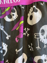 Load image into Gallery viewer, Size L ChickenLegs Black Women's Shorts
