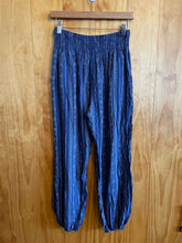 Load image into Gallery viewer, Size Medium Petite Lotus and Luna Navy Women's Pants

