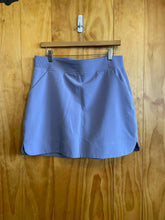 Load image into Gallery viewer, Size M 32 cool Purple Skort
