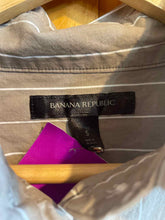 Load image into Gallery viewer, Size S Bannana Republic Grey Women&#39;s Long Sleeve Shirt
