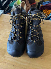 Load image into Gallery viewer, 10.5 Keen Men's Hiking Boots
