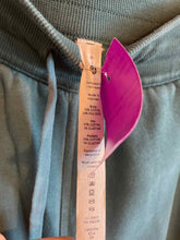 Load image into Gallery viewer, Size 8 Lululemon Green Women&#39;s Pants
