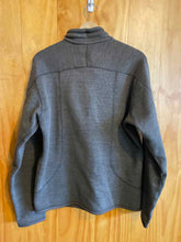 Load image into Gallery viewer, Size Large Patagonia Men&#39;s Sweater &amp; Sweatshirt
