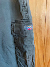 Load image into Gallery viewer, Size 32 Dickies Men&#39;s Pants
