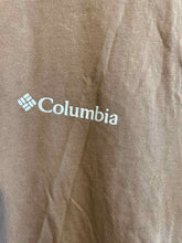 Load image into Gallery viewer, Size M Columbia Men's Short Sleeve Shirt
