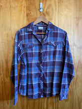 Load image into Gallery viewer, Size Small Columbia Purple Women's Flannel
