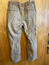 Load image into Gallery viewer, Size 36 Carhartt Men&#39;s Pants
