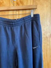 Load image into Gallery viewer, Size Large Nike Men&#39;s Sweatpants
