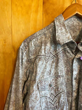 Load image into Gallery viewer, Size L Wrangler Men's Long Sleeve Shirt
