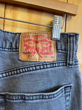 Load image into Gallery viewer, Size 30 Levi's Men's Jeans

