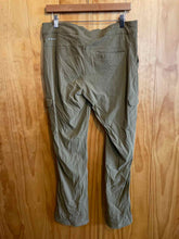 Load image into Gallery viewer, Size 10 Columbia Olive Women&#39;s Hiking Pants
