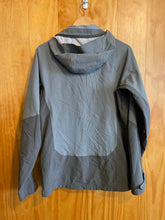 Load image into Gallery viewer, Size S REI Men&#39;s Rain Jacket
