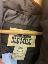 Load image into Gallery viewer, Size L Old Mill Men's Vest
