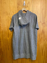 Load image into Gallery viewer, Size M Roots Grey Women's Sweater &amp; Sweatshirt
