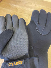Load image into Gallery viewer, Stearns Gloves
