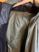 Load image into Gallery viewer, Size Large Helly Hansen Men's Rain Suit

