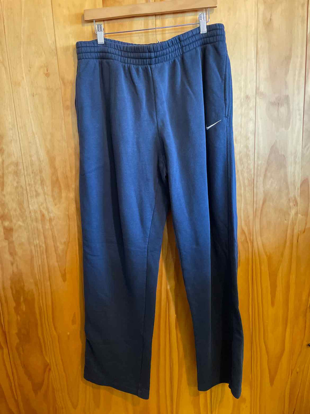 Size Large Nike Men's Sweatpants