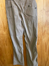 Load image into Gallery viewer, Size 34 Columbia Men's Hiking Pants
