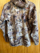 Load image into Gallery viewer, Size M Sitka Men's Sweater &amp; Sweatshirt
