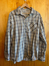Load image into Gallery viewer, Size Medium Columbia Men's Flannel
