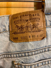 Load image into Gallery viewer, Size 40x32 Levi Men&#39;s Jeans
