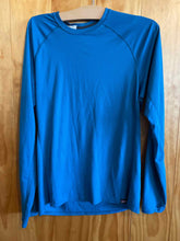 Load image into Gallery viewer, Size Small Patagonia Teal Women's Long Sleeve Shirt

