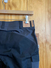 Load image into Gallery viewer, Size 30 Fjall Raven Black Women&#39;s Pants
