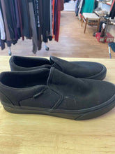Load image into Gallery viewer, 7 Vans Men&#39;s Shoes

