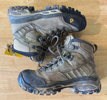 Load image into Gallery viewer, Shoe Size 6 vasque Brown Boots
