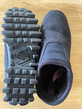 Load image into Gallery viewer, 9.5 Salomon Men's Shoes

