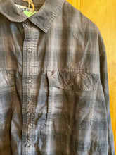 Load image into Gallery viewer, Size XL Duluth Trading Men's Flannel
