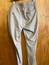 Load image into Gallery viewer, Size 36 Under Armour Men's Pants
