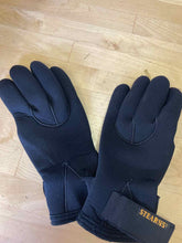 Load image into Gallery viewer, Stearns Gloves
