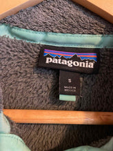 Load image into Gallery viewer, Size Small Patagonia Grey Women's Fleece Sweatshirt
