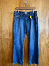 Load image into Gallery viewer, Size 12 Levi&#39;s Blue Women&#39;s Jeans
