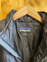 Load image into Gallery viewer, Women Size Large Patagonia Black Women&#39;s Light Jacket
