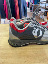 Load image into Gallery viewer, Pearl Izumi Mens 39 Cycling Shoes
