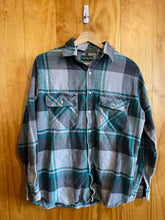 Load image into Gallery viewer, Size Medium Campus Men's Flannel

