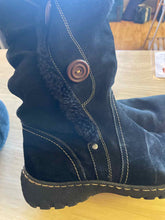 Load image into Gallery viewer, Shoe Size 11 Baretraps Black Women&#39;s Winter Boots
