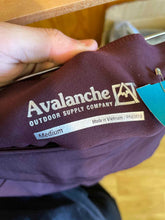 Load image into Gallery viewer, Size M Avalanche Wine Women's Pants
