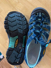 Load image into Gallery viewer, Shoe Size 10 Keen Blue Sandals
