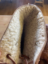 Load image into Gallery viewer, Women's Shoe Size 39 Duck Feet Brown Boots
