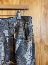 Load image into Gallery viewer, Size 38x30 Wrangler Men's Pants
